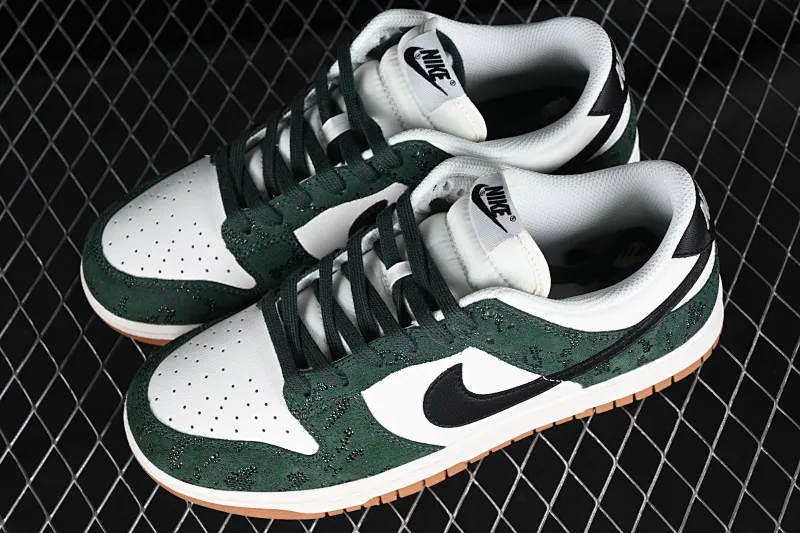 All categories Nk SB Dunk series Nk SB Dunk Low low-top sneakers Nk Dunk Low "Green Snake" white-green snake pattern SB low-top casual sports skateboard shoes FQ8893-397